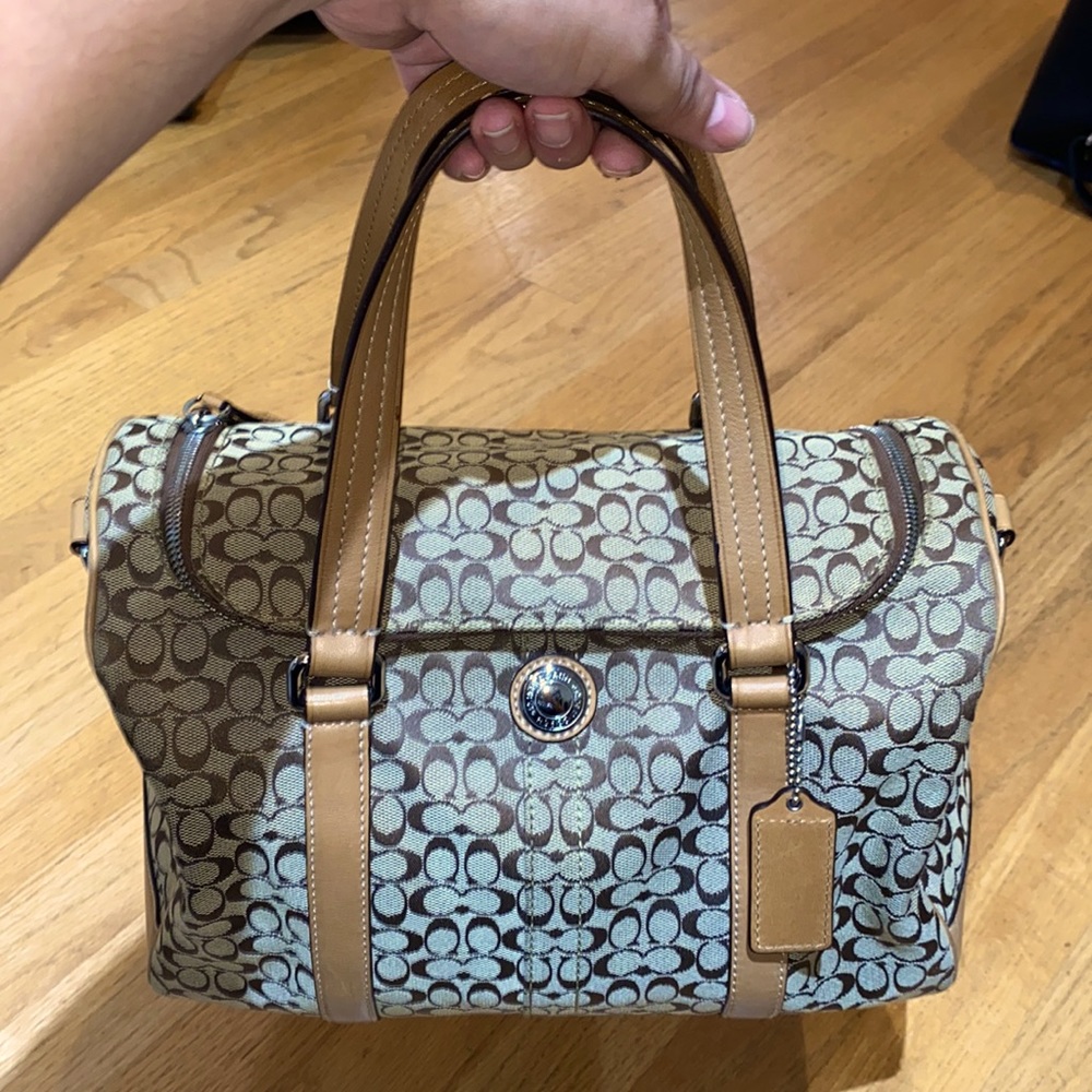 ⭐️Coach monogram signature purse/travel bag!!⭐️